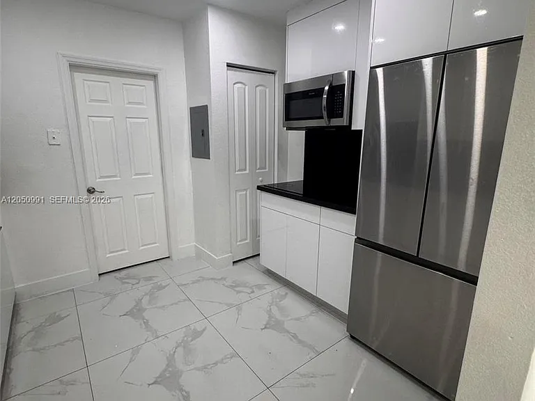 7400 SW 39th St #1 — Photo 3
