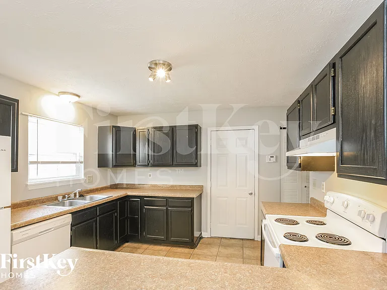 8522 Summertree Ln — Photo 6