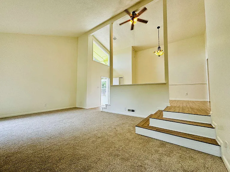 1009 Louisburg Pl — Photo 8