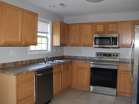 3rd image of 524 Southpoint Dr