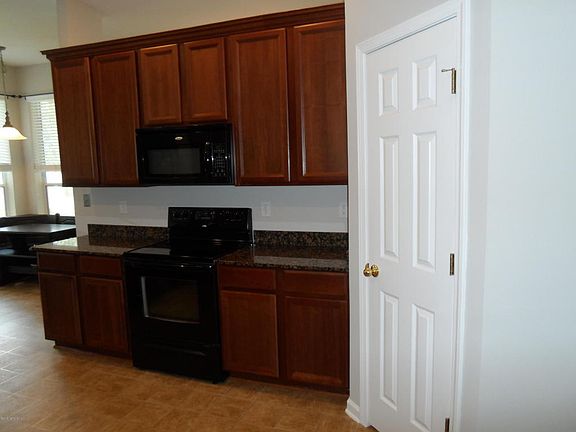5th image of 216 Saint Lucie Way