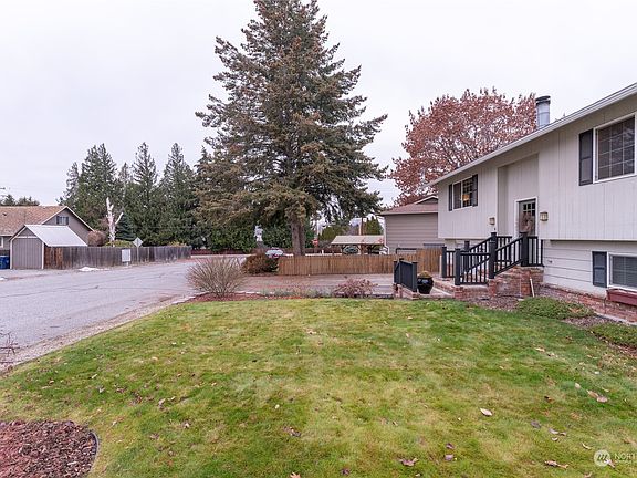 3rd image of 411 N Huber Court