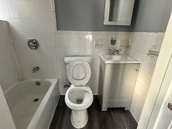 3rd image of 520 25th St APT 8A