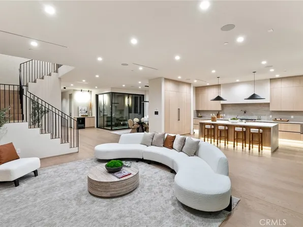 14738 Otsego St, Sherman Oaks, CA 91403