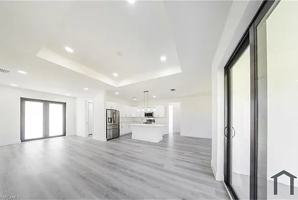 1137 Damen St E — Photo 10