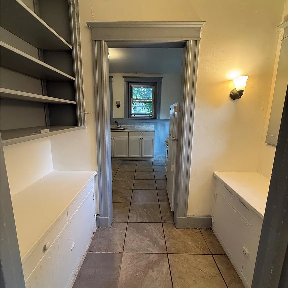 3 bed, 1.0 bath, 1092 sqft, $2,300 — Photo 3