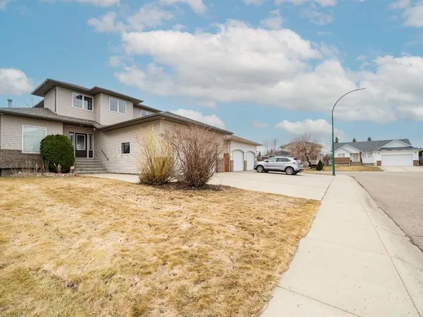 128 N Stratton Close SE, Medicine Hat, AB T1B 4S8