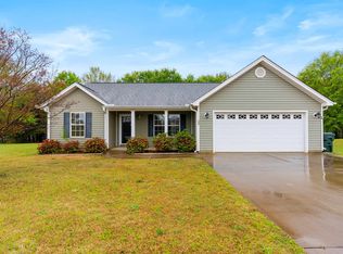 138 Middlebrooke Ln, Wellford, SC 29385