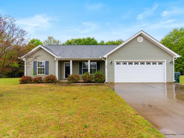 138 Middlebrooke Ln, Wellford, SC 29385