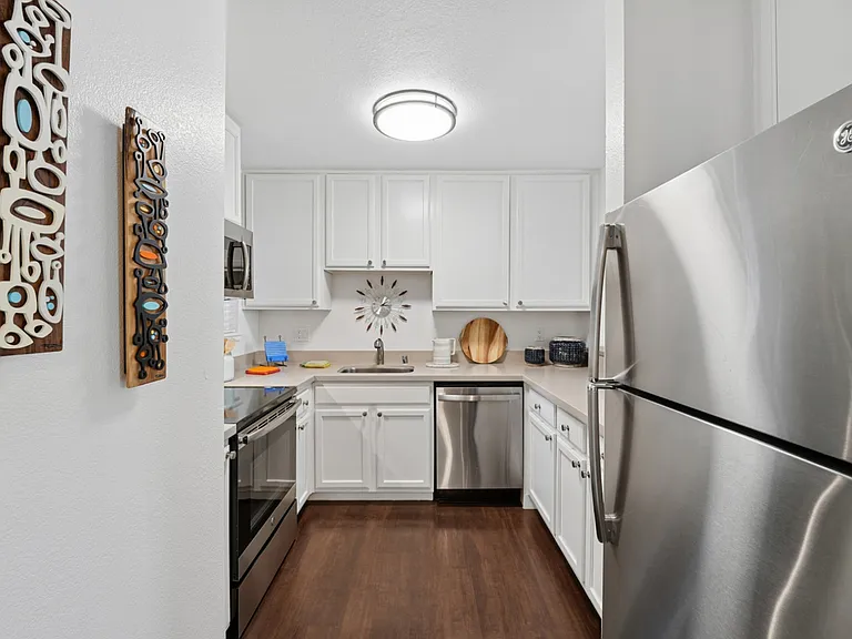 Grove Apartments — Photo 30