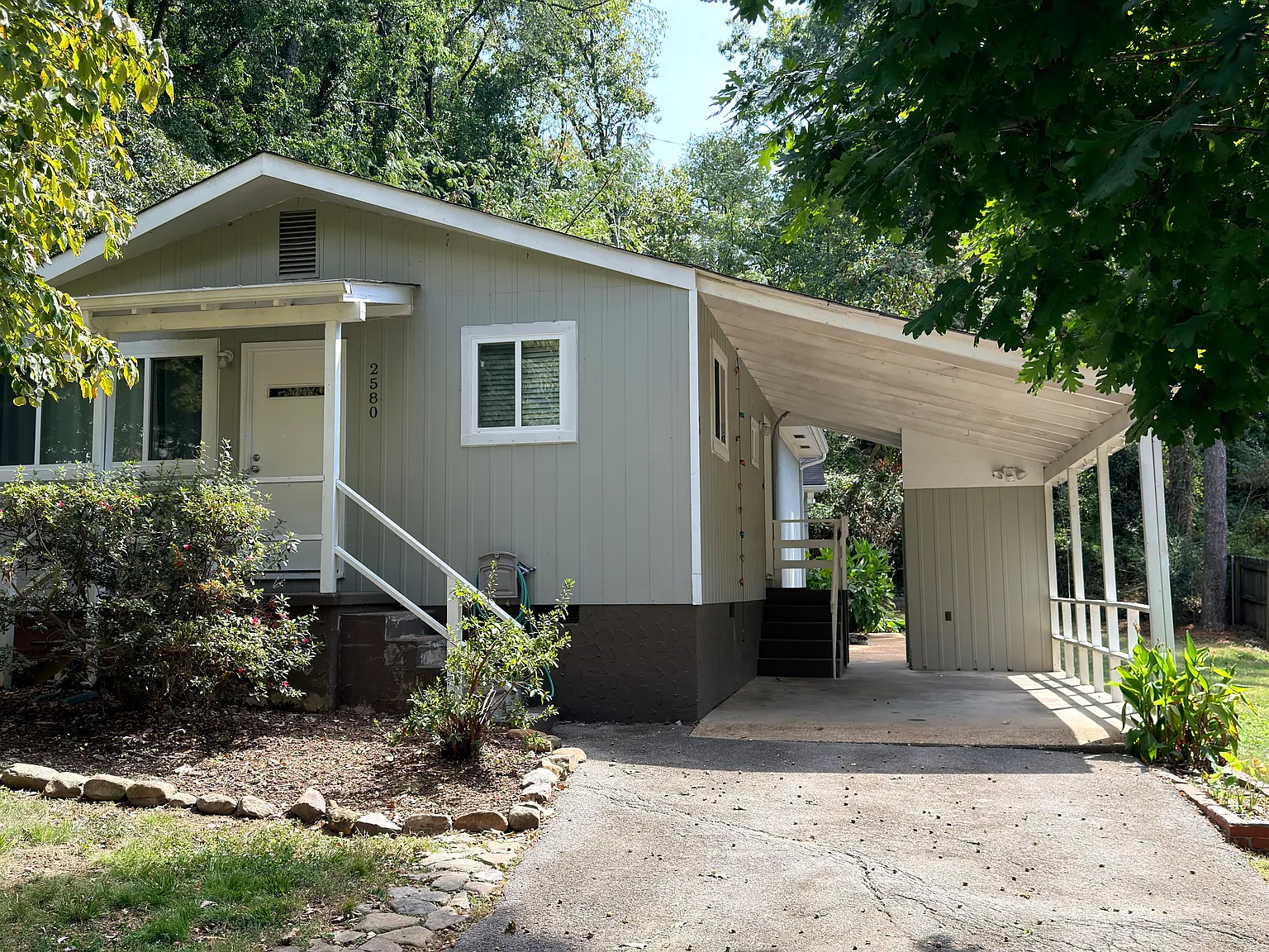 3 bed, 960 sqft, $1,800 — Photo 2