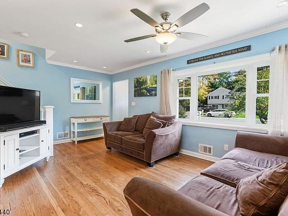 5th image of 93 Kendall Dr