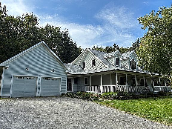 2nd image of 1055 Moren Loop