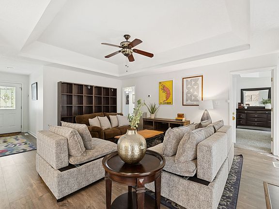 5th image of 1647 Barrywood Cir E