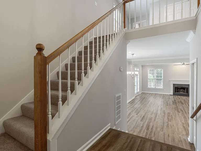 2031 Stone Brook Dr — Photo 4