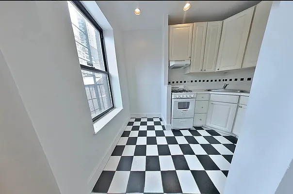 Rented by CitySites Real Estate Group | media 8