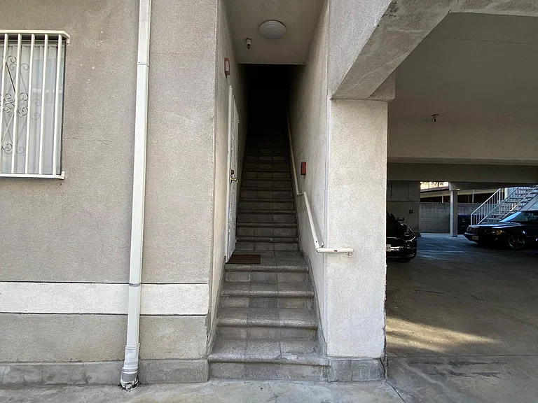 1760 N Alexandria Ave #1/2 — Photo 4