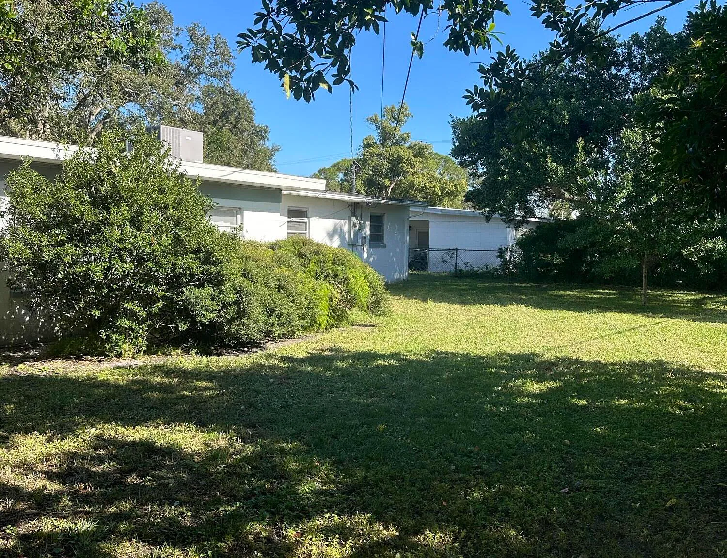 3 bed, 1.0 bath, 1168 sqft, $1,800 — Photo 2