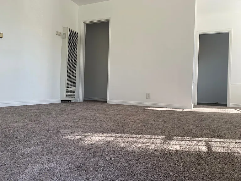4137 Chevy Chase Dr — Photo 11