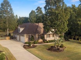 221 Catawba Crest Ln, Lake Wylie, SC 29710