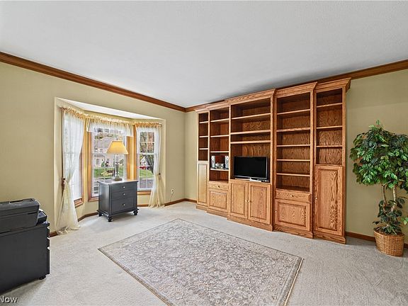 3rd image of 8519 Windsor Way