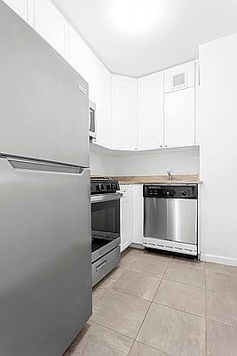 5th image of 470 Lenox Ave APT 2J