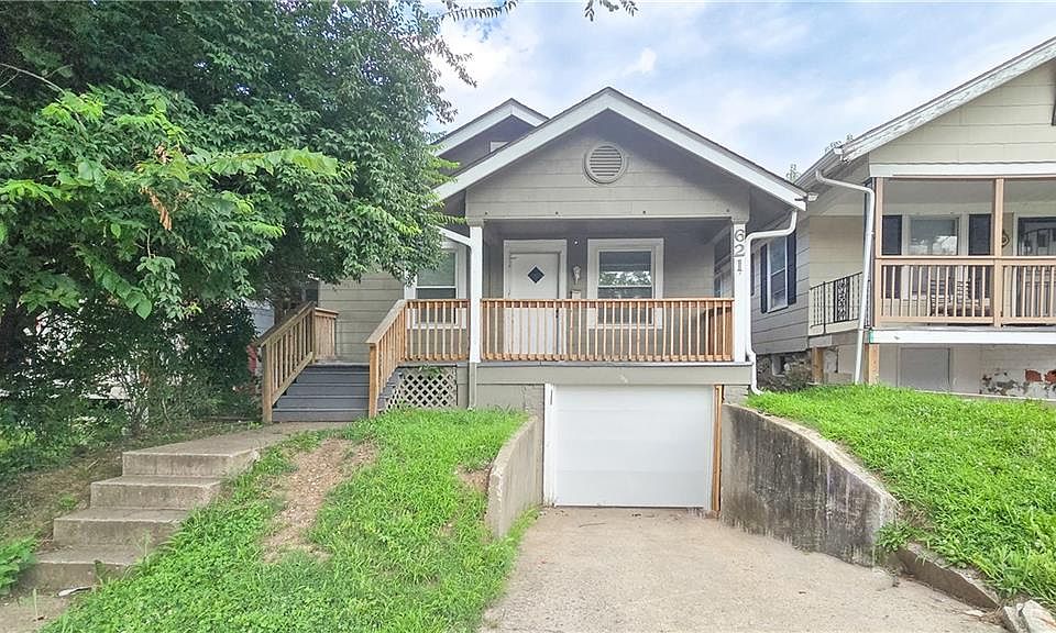 1st image of 621 Bennington Ave