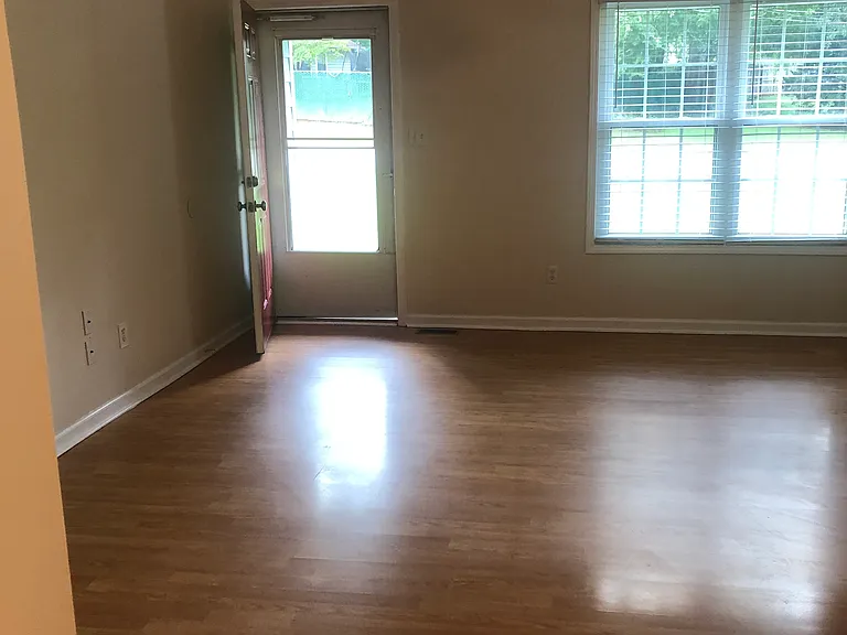 118 Clifford Ct — Photo 3