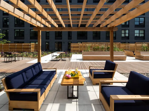 1133 Manhattan Avenue image 10 of 14