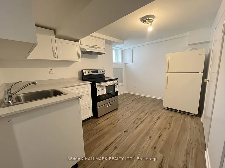 202 Heward Ave #LOWER — Photo 8