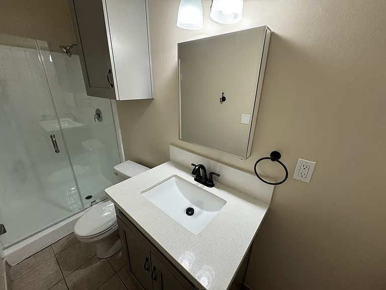 Large and Refurbished and Comfortable Units — Photo 12