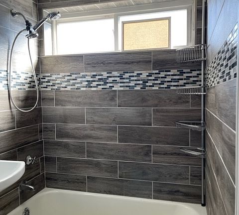 5th image of 6169 N Wolcott Ave APT 3B