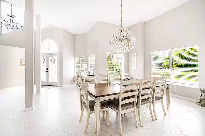 5 bed, 4.5 bath, 3905 sqft, $10,000 — Photo 4