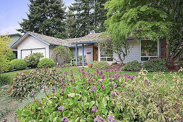 Beautifully landscaped 3 bedroom home in desirable Fairwood Golf Community.