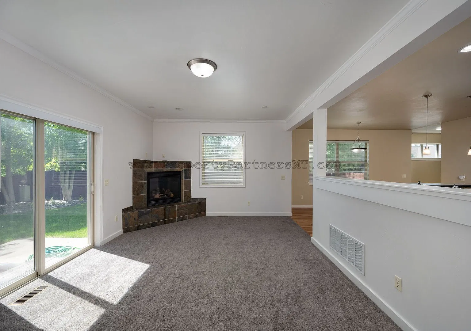 *First month rent free 2026!* Brand New Remodel 4 Bed 2.5 Bath Upgraded Townhome — Photo 1