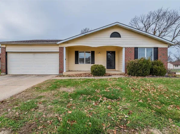 15527 Fox Plains Dr, Florissant, MO 63034