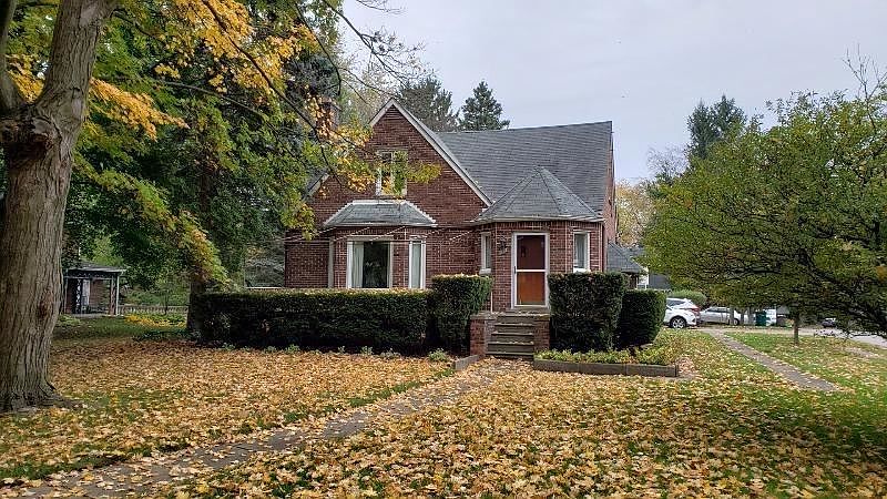 1st image of 302 N Clubview Dr