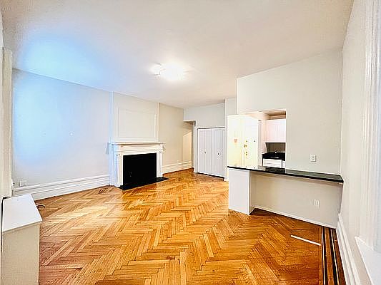 1st image of 306 W 92nd St APT 3R