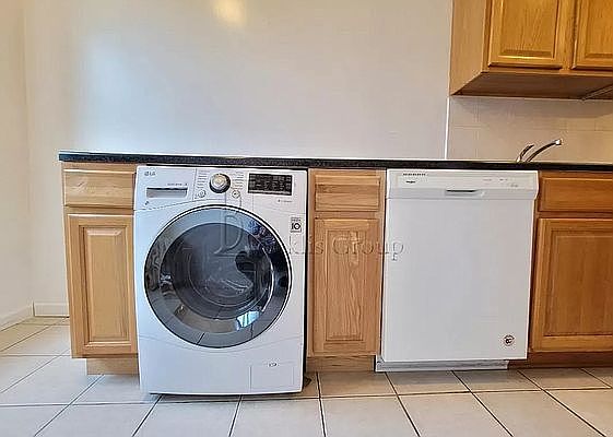 2nd image of 2808 35th St APT 5J