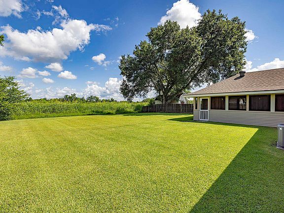 5th image of 310 Thoroughbred Park Dr