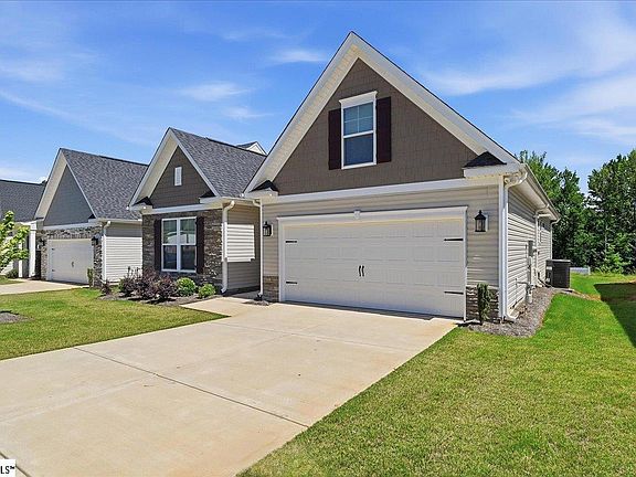3rd image of 504 Clairbrook Ct