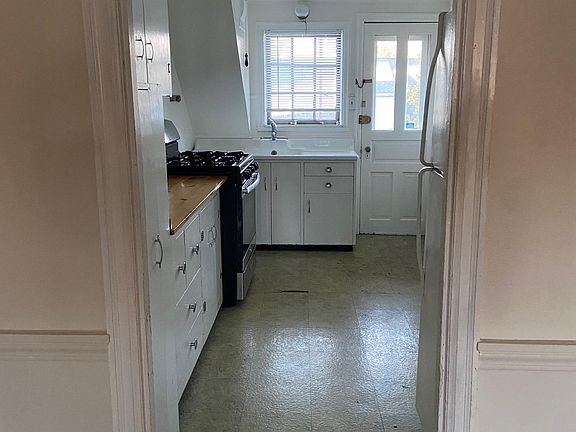 2nd image of 1507 N Franklin St APT 3