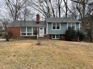 1114 Pembroke Rd, Greensboro, NC 27408