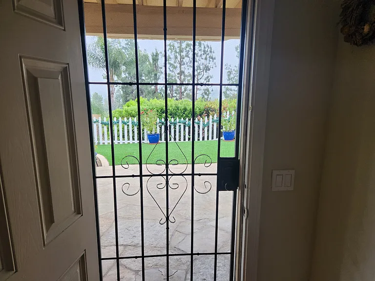 1418 Golden Crest Dr — Photo 3