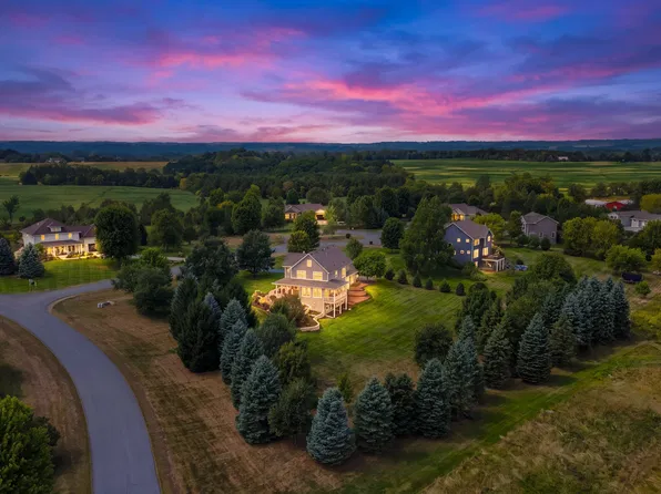 439 Horizon Ct, Hudson, WI 54016