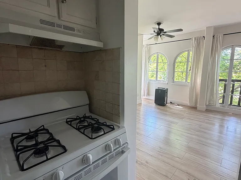 2039 Ivar Ave #1 — Photo 9
