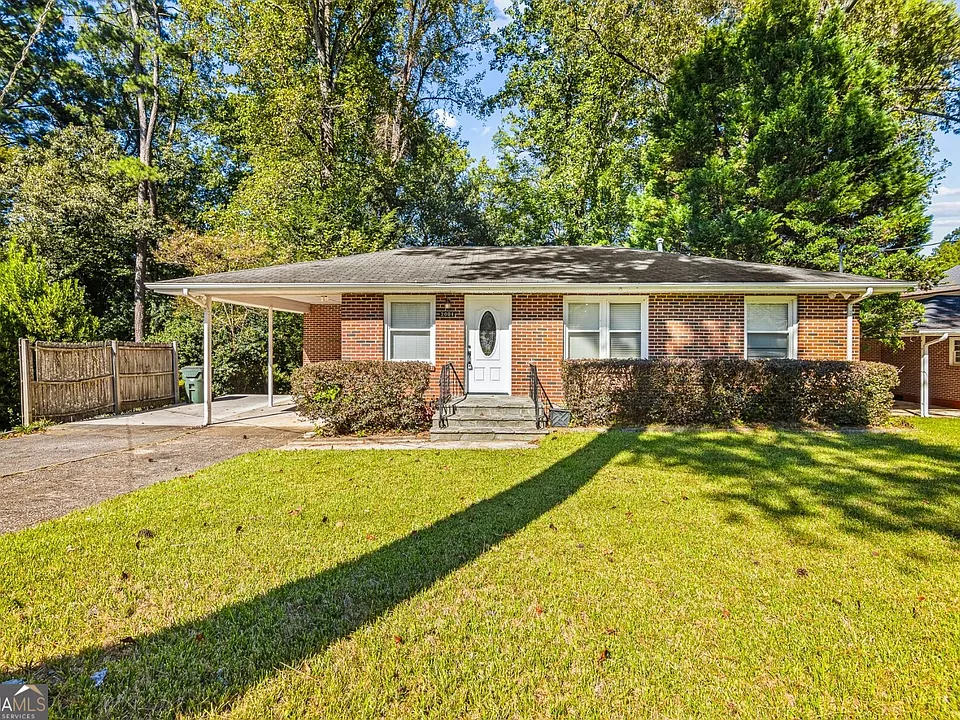 2004 Dering Cir NE