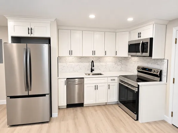 57 Sylvan St APT 2A, Danvers, MA 01923