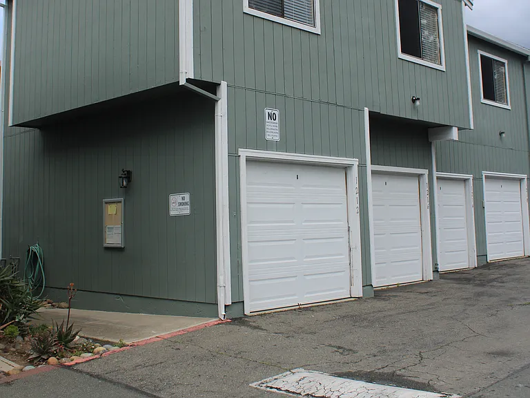 1216 Maywood Ln — Photo 35