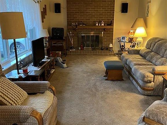 4th image of 864 Martin Ln